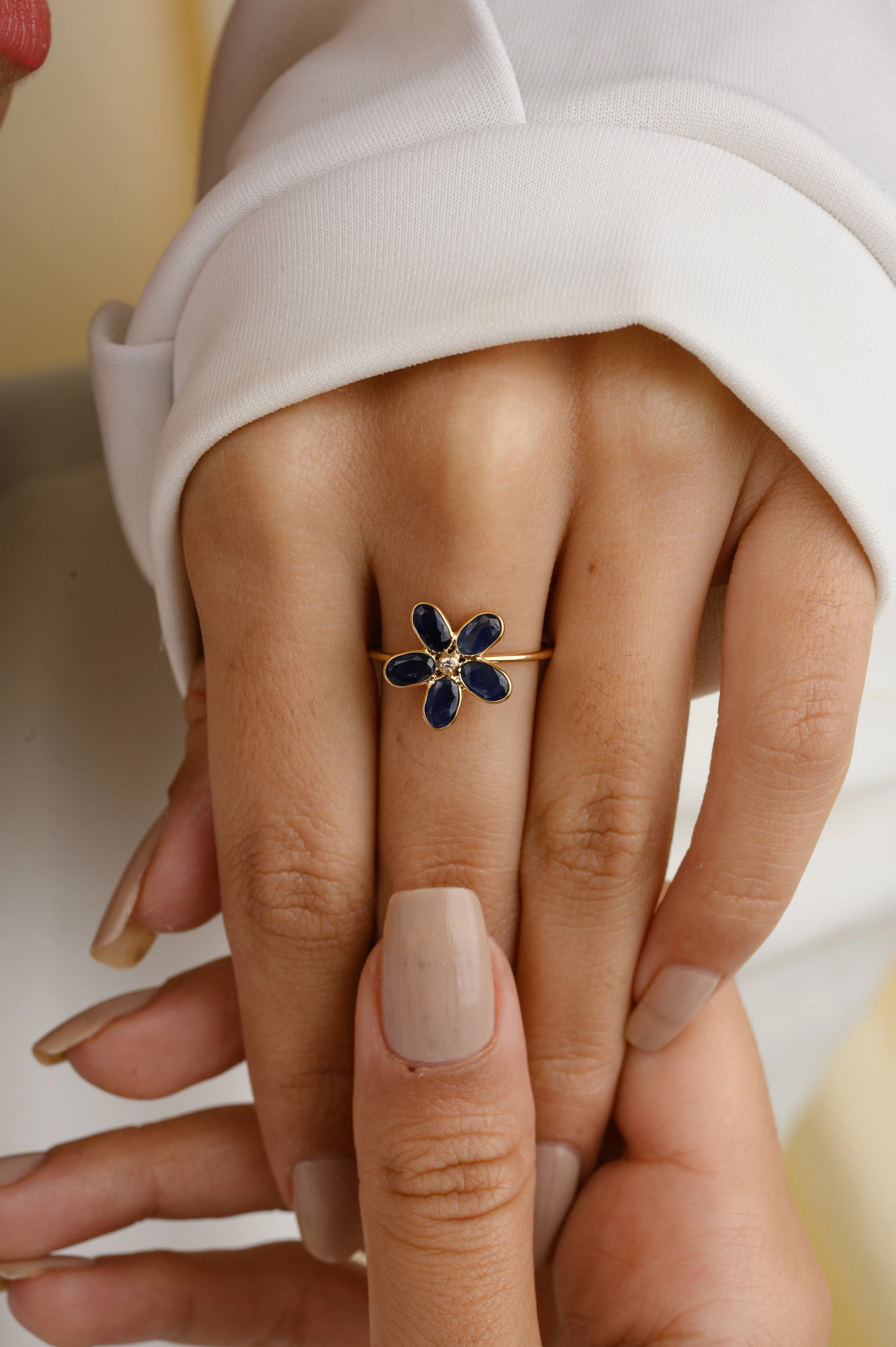 18K Gold Blue Sapphire Handmade Floral Ring