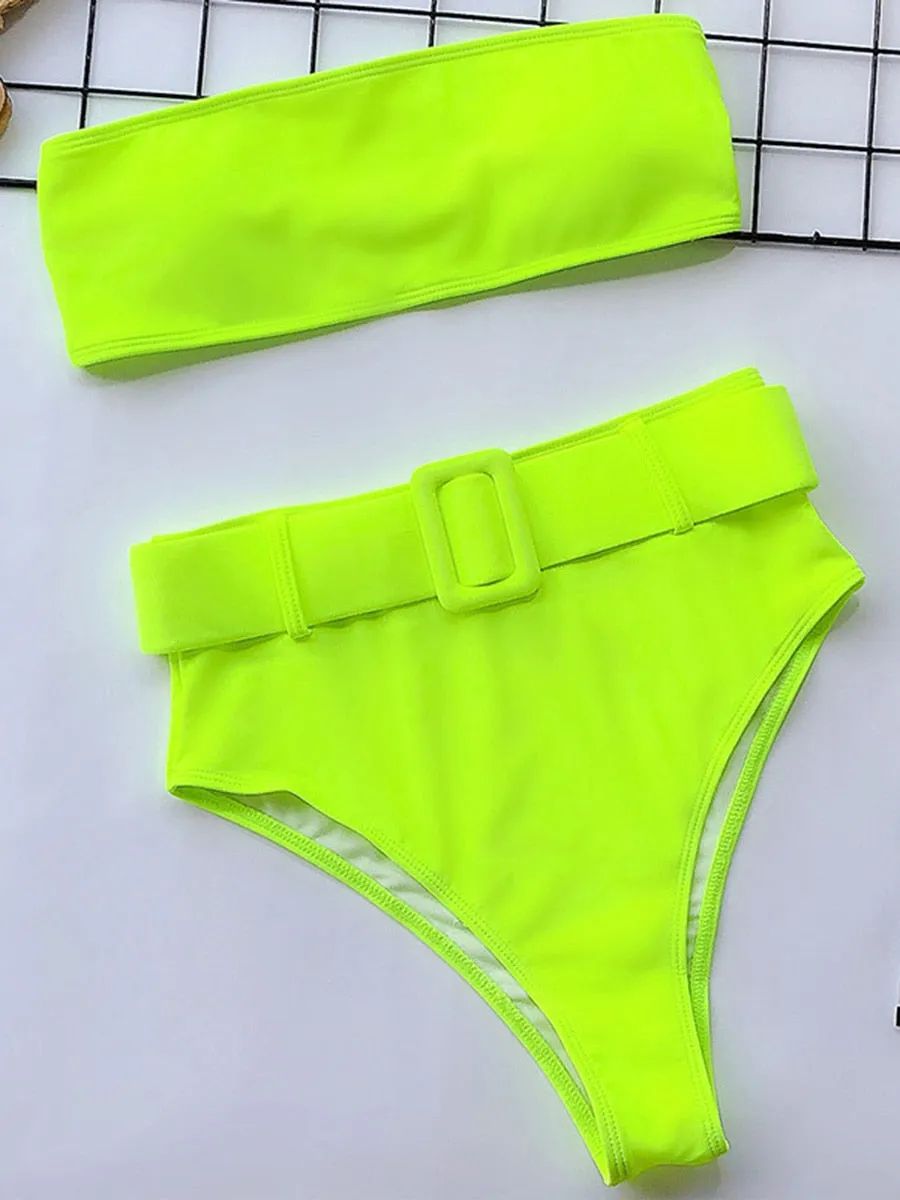 Bandeau-Bikini mit hoher Taille und Schnalle