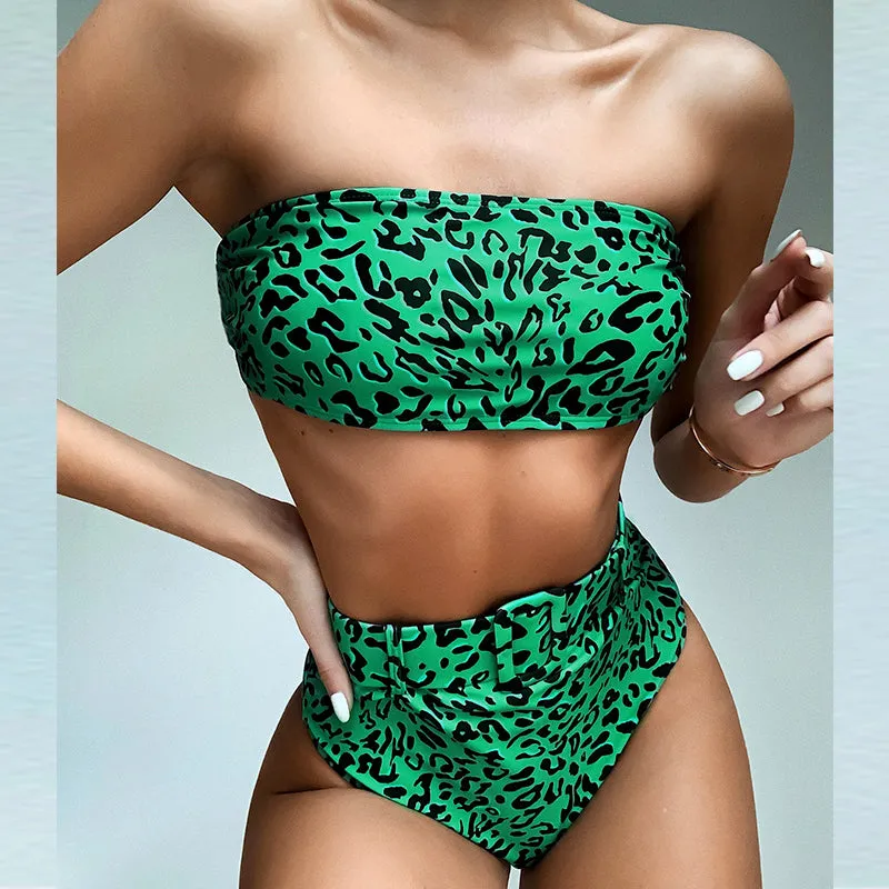 Bandeau-Bikini mit hoher Taille und Schnalle