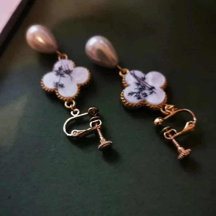 Dangle Earrings: Ice Clover