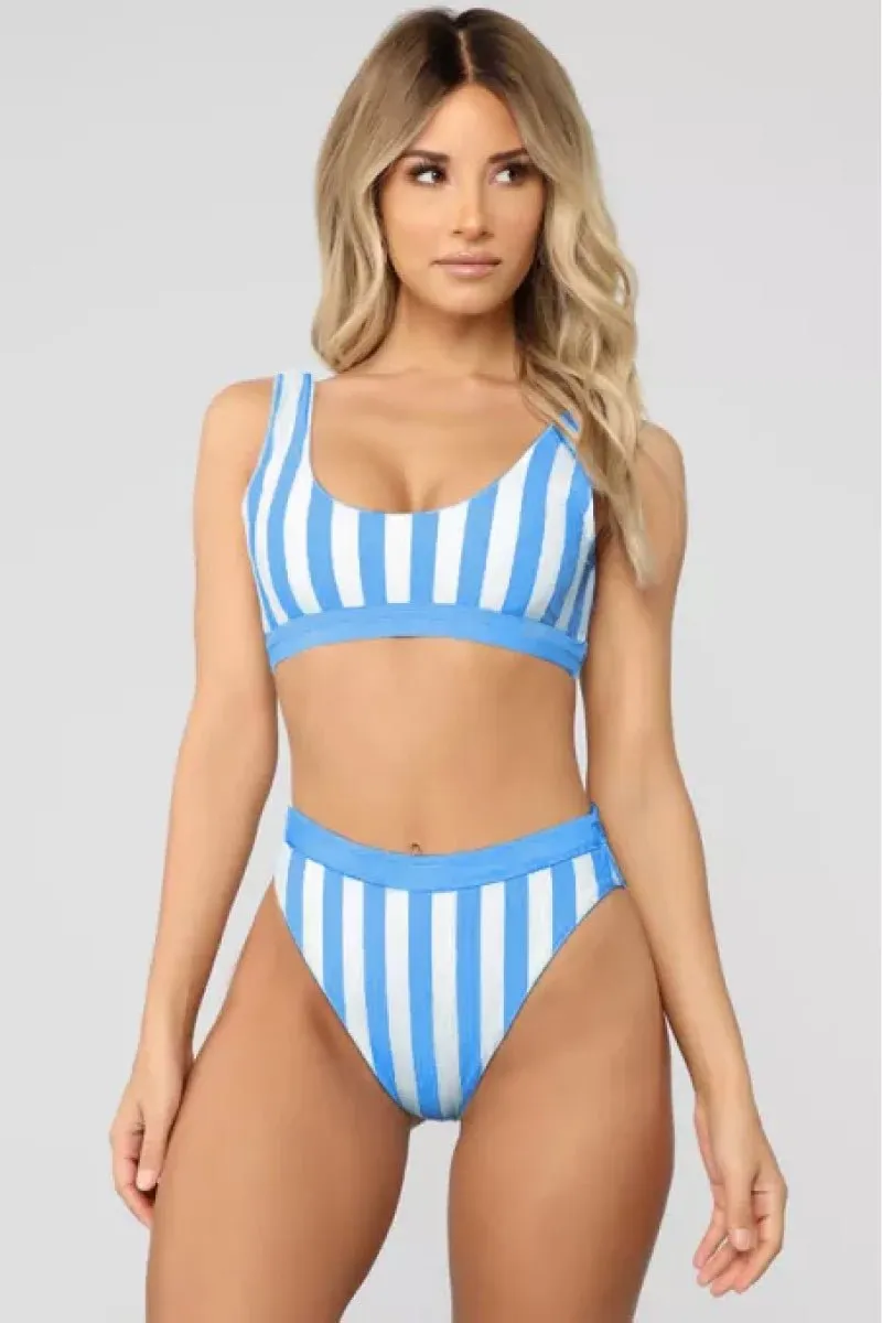 Gestreifter Tank-Bikini mit hoher Taille