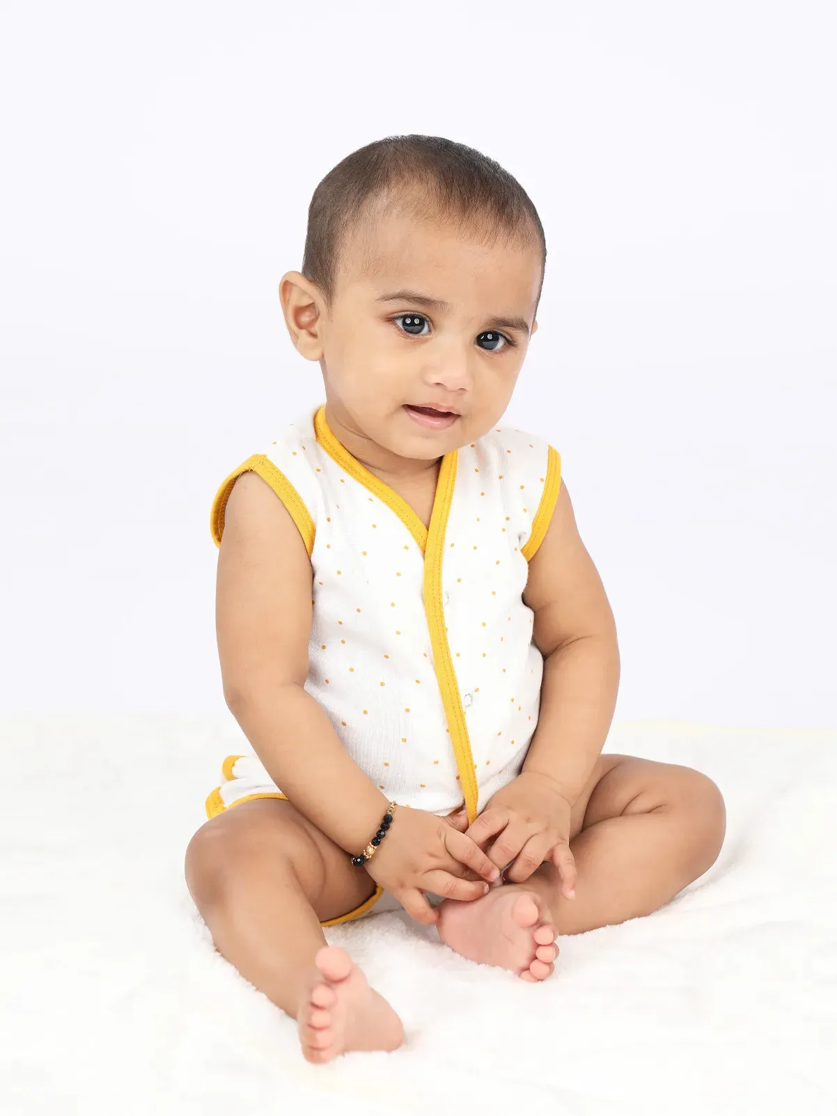 Sleeveless white & yellow jabla set for baby