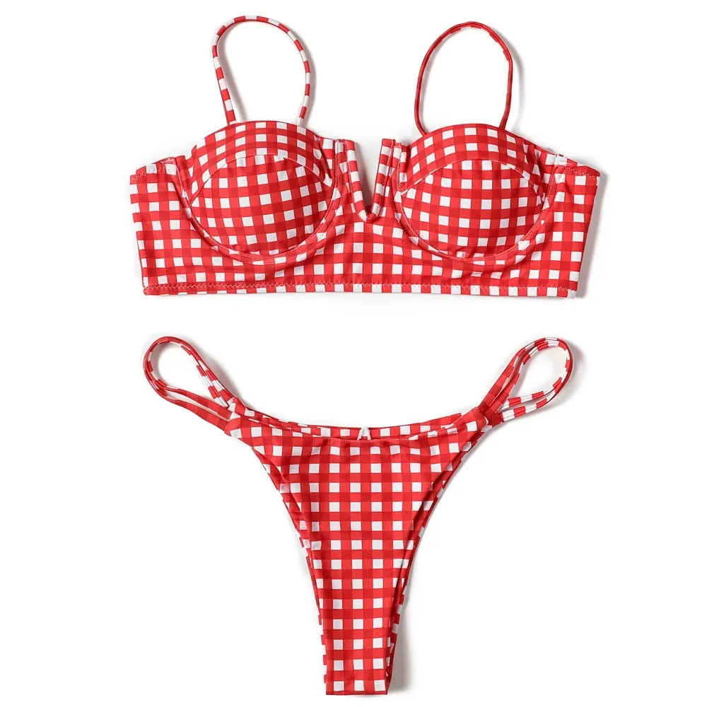 Sunset and Swim – Roter, karierter brasilianischer Bikini mit Gingham-Muster