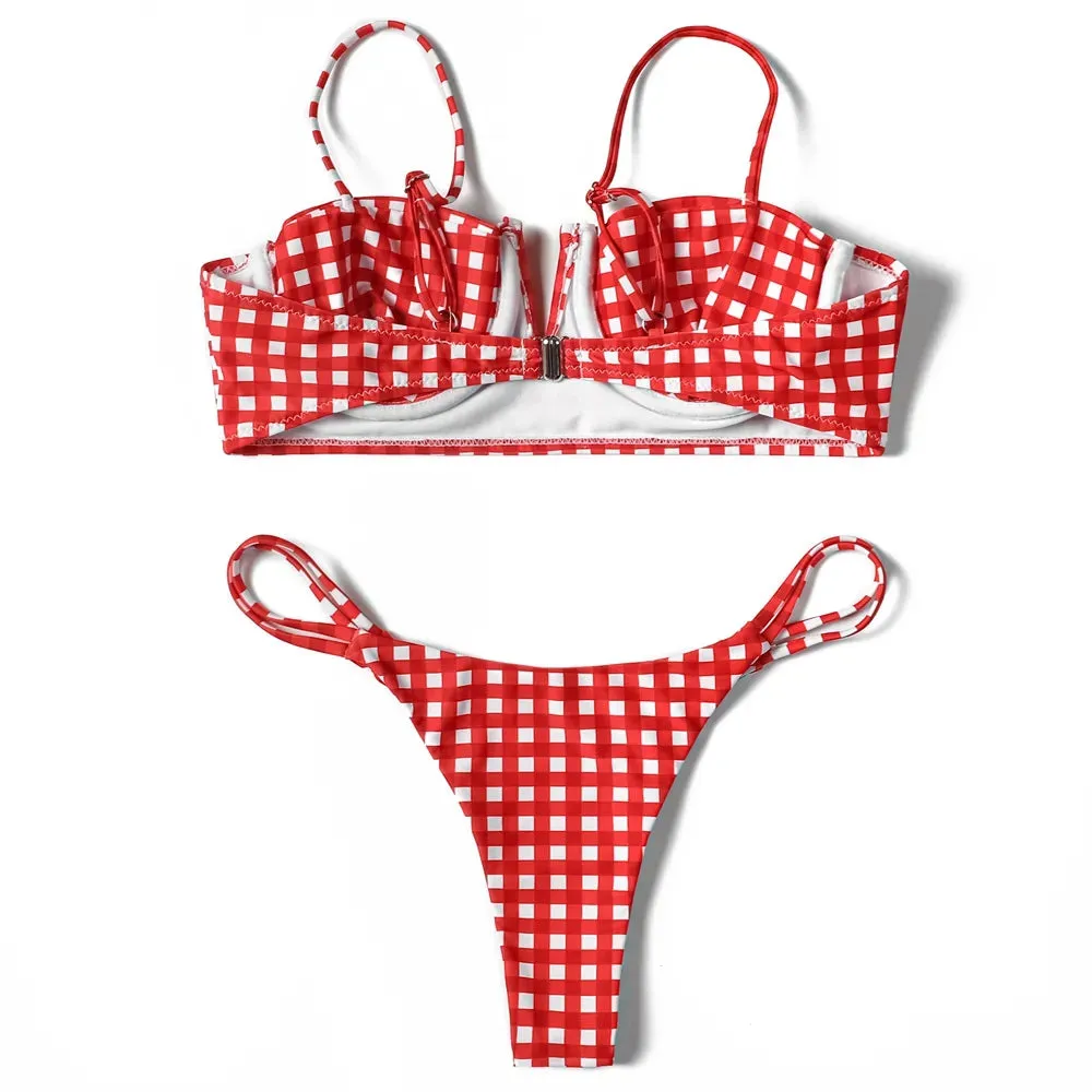 Sunset and Swim – Roter, karierter brasilianischer Bikini mit Gingham-Muster