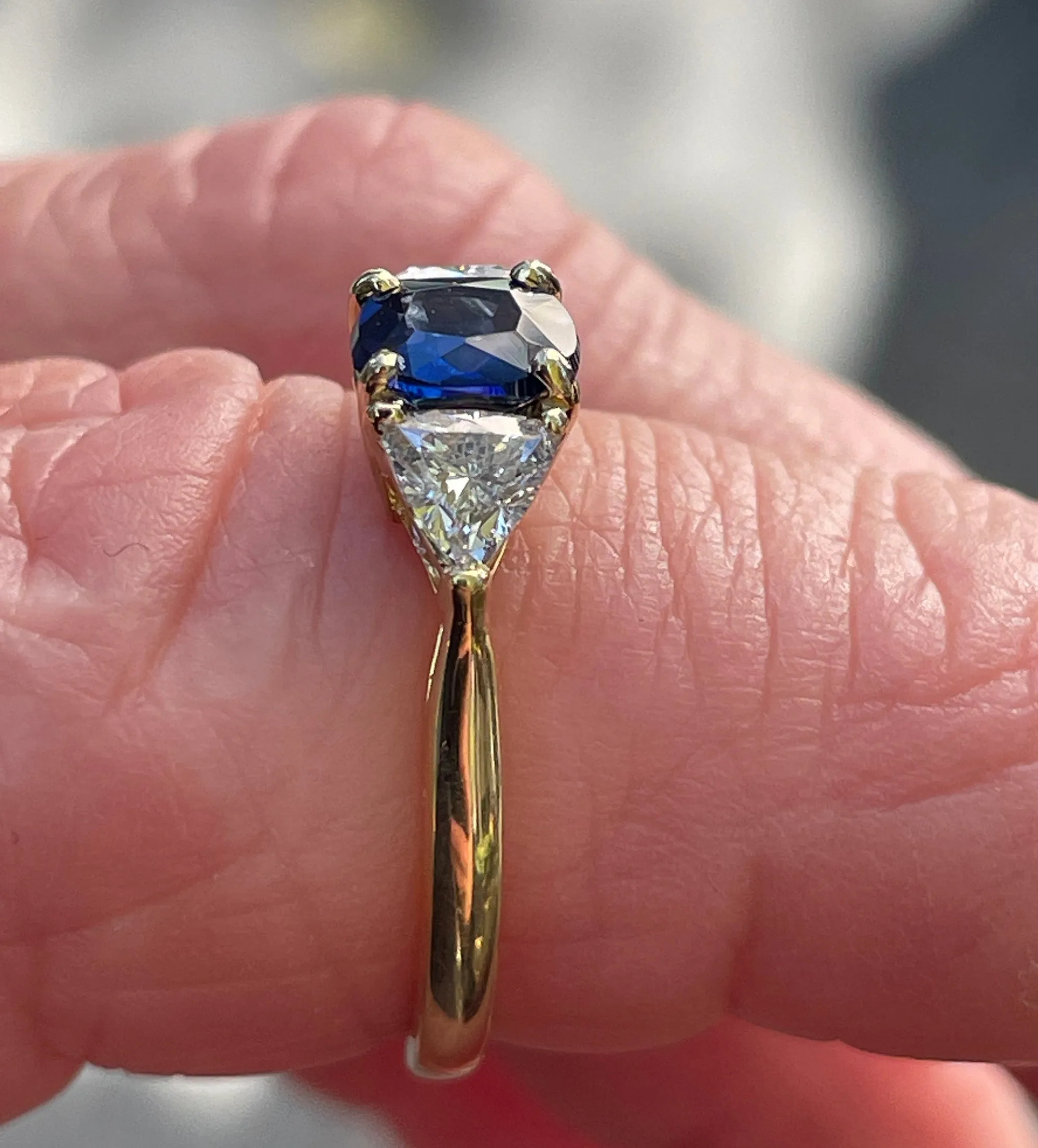 Vintage Van Cleef & Arpels GIA 1.39ctw No-Heat Blue Sapphire and Diamond 3 Stone 18k Yellow Gold Ring