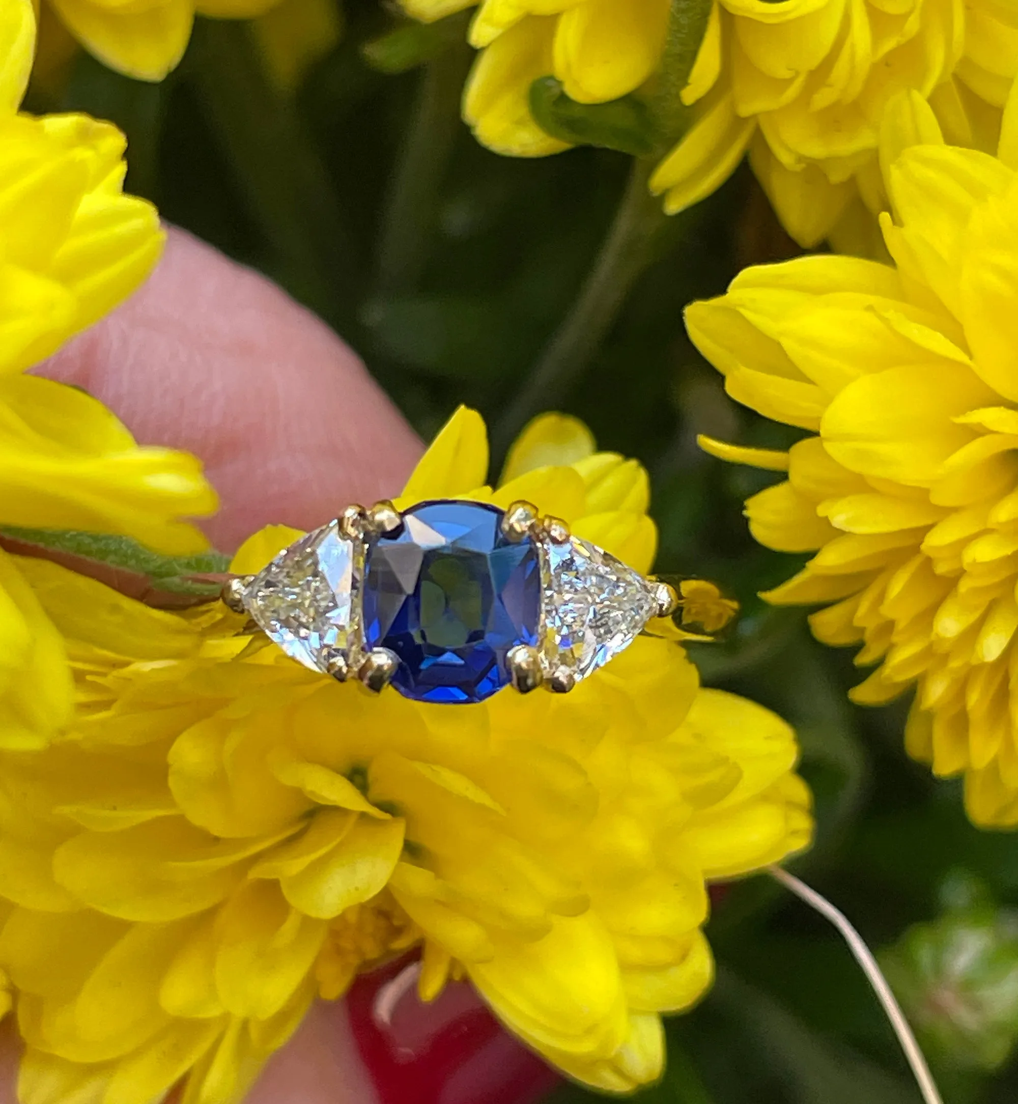 Vintage Van Cleef & Arpels GIA 1.39ctw No-Heat Blue Sapphire and Diamond 3 Stone 18k Yellow Gold Ring